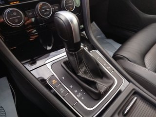 Volkswagen Golf Sport DSG R-Line