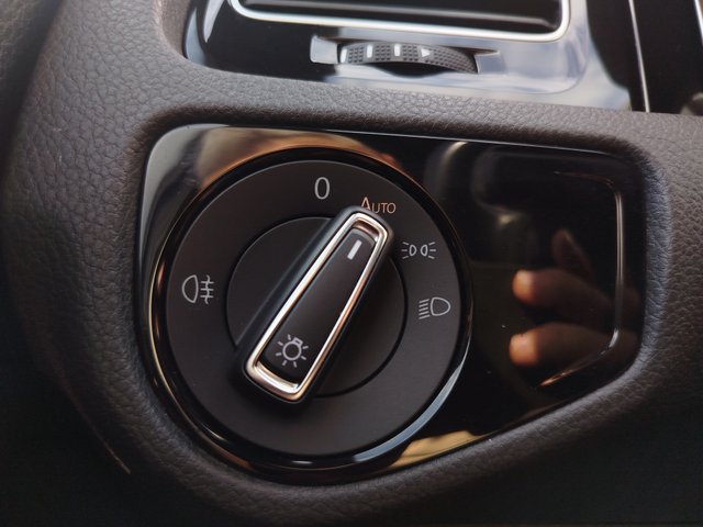 Volkswagen Golf Sport DSG R-Line