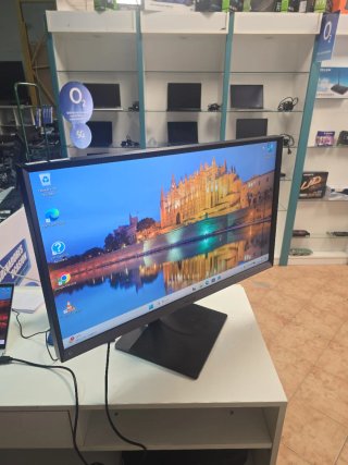 Monitor Samsung 4K con graffi Modello ls32d85k