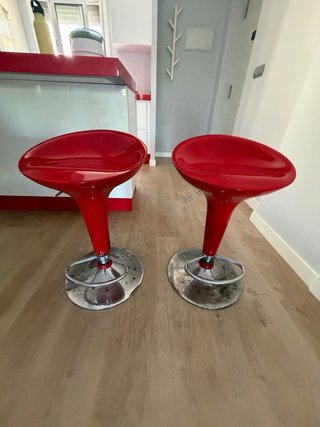 2x Taburete de cocina rojo y plateado