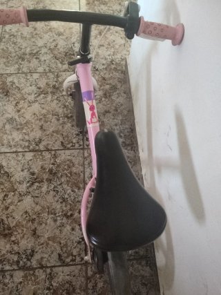 Bicicleta sin pedales rosa