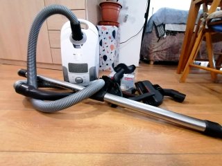 Aspiradora Miele Compact C1
