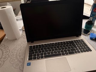 Ordenador portátil Asus plata y negro