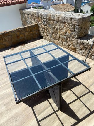 Mesa de jardín cristal y mimbre