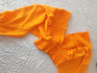 Blusa naranja con fruncido