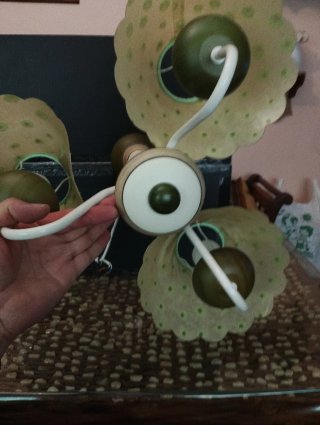 Lámpara de techo verde y blanco