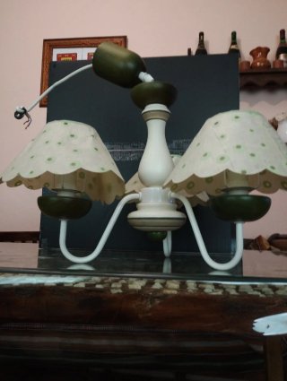 Lámpara de techo verde y blanco