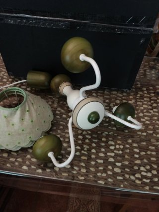 Lámpara de techo verde y blanco