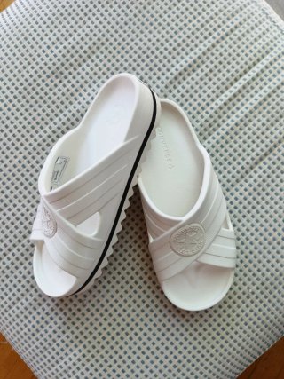 Ciabatte Converse bianche in gomma