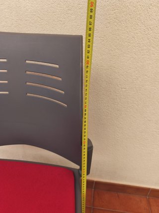 Silla de escritorio gris y roja