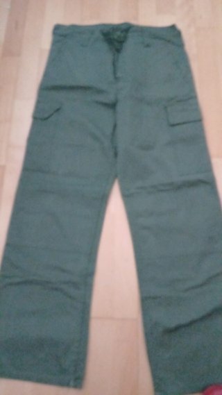 Pantalón militar verde con cinturón