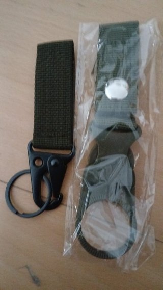 Pantalón militar verde con cinturón