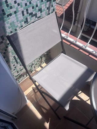 Mesa y 2 sillas de jardín