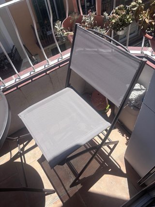 Mesa y 2 sillas de jardín