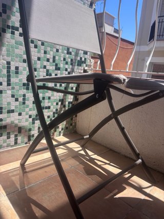 Mesa y 2 sillas de jardín