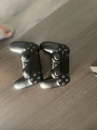 Consola PS4 Slim 500 GB + 2 mandos + 3 Juegos