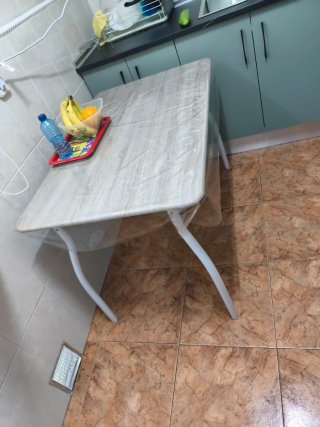 Mesa de cocina madera y plástico