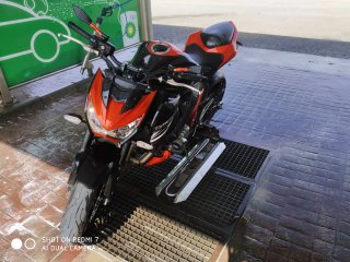 Kawasaki Z800 Naked Negra/Roja