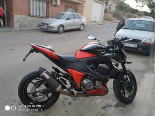 Kawasaki Z800 Naked Negra/Roja