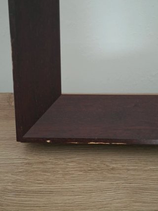 Cornice in legno massello marrone