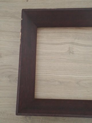 Cornice in legno massello marrone