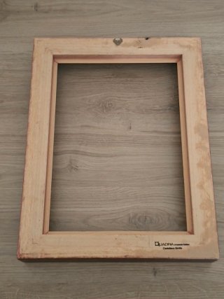 Cornice in legno massello marrone