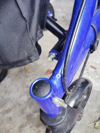Andador con asiento y bolsa