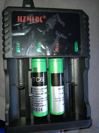 Caricabatterie HZMLBC 4 slot per batterie al litio