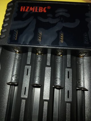 Caricabatterie HZMLBC 4 slot per batterie al litio