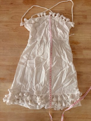 Vestido blanco boho con borlas