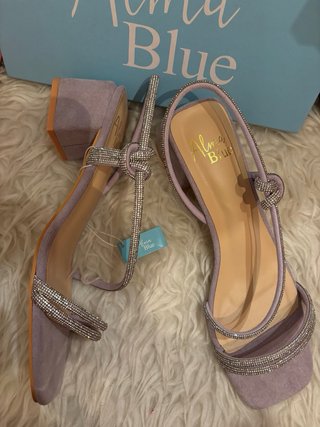Sandalias Alma Blue tacón morado y plata