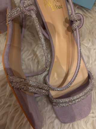 Sandalias Alma Blue tacón morado y plata