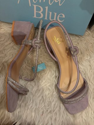 Sandalias Alma Blue tacón morado y plata