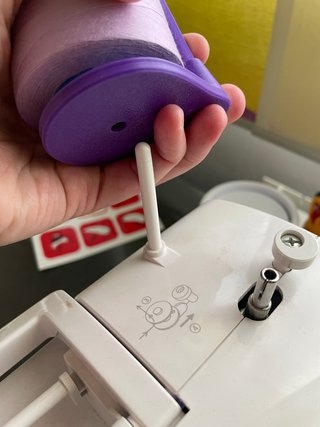 Soporte bobinas máquina coser