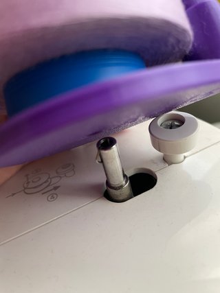 Soporte bobinas máquina coser