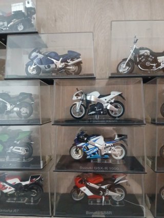Colección de motos a escala,precio por unidad.