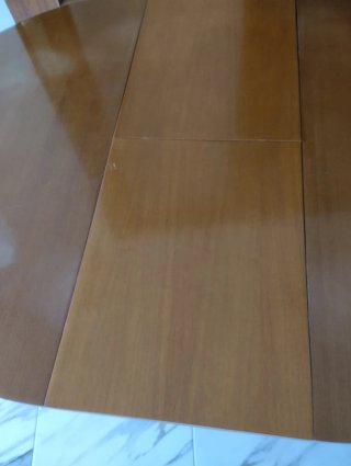 Mesa redonda de madera