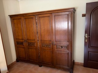 Armario de madera maciza de cerezo
