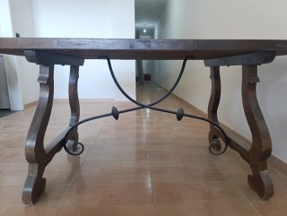 EN SALOU. Mesa madera y hierro