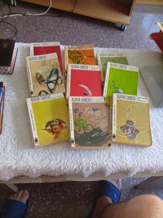 9 novelas de Agatha Christie.