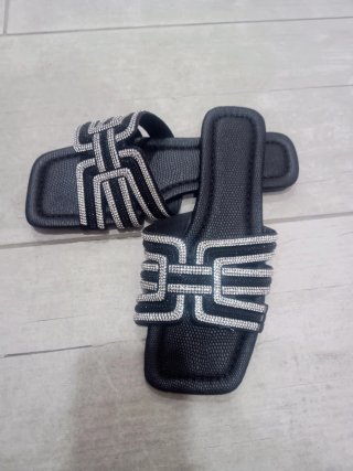 Sandalias planas negras con pedrería.Nuevas!