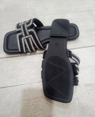 Sandalias planas negras con pedrería.Nuevas!