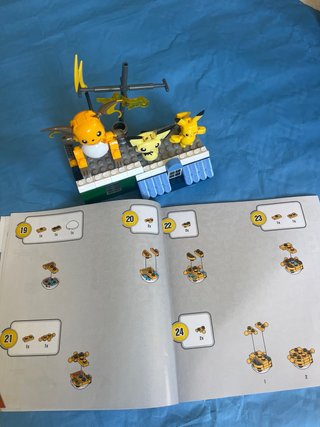MEGA Pokémon Pikachu Evolution Set HKT23