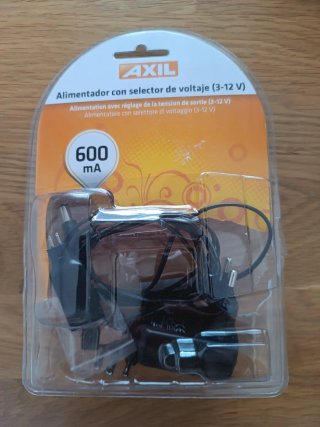 Cargador AXIL 600mA Selector de voltaje 3-12 V