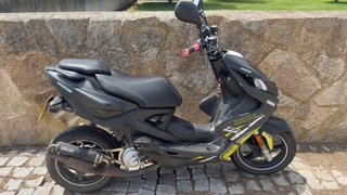 Yamaha Aerox 49cc Negra y Amarilla
