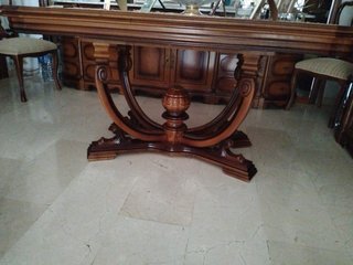 Mesa y sillas de comedor de madera