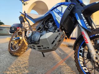 Yamaha XT660X Supermotard Azul y Blanca