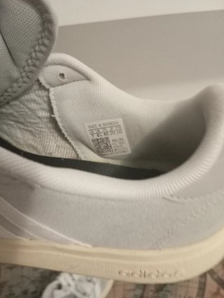 Zapatillas Adidas Grises y Blancas