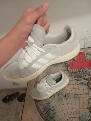 Zapatillas Adidas Grises y Blancas