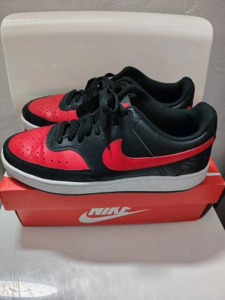 Zapatillas Nike Negras y Rojas